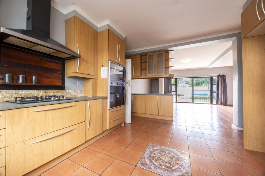 7 Bedroom Property for Sale in Plattekloof Western Cape